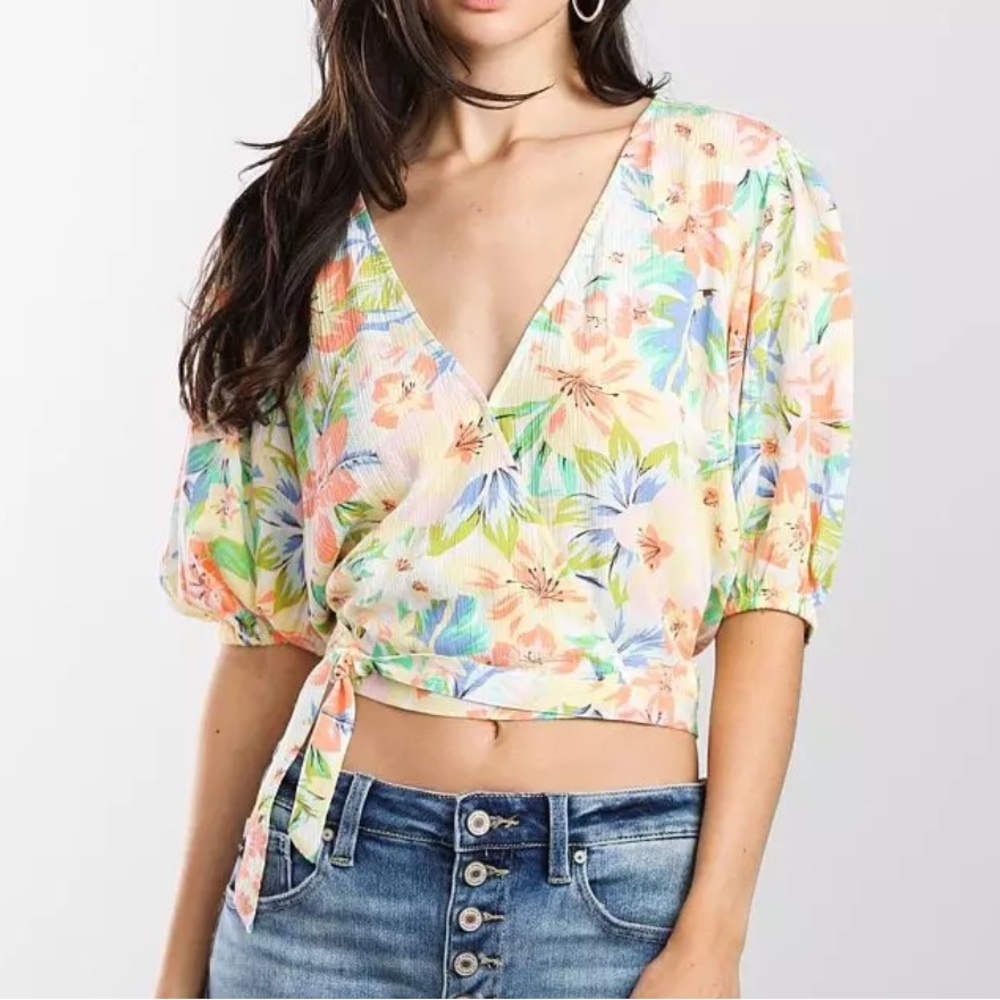 Billabong Tropical Floral Wrap Tie Quarter Sleeve Cropped Top V-cut Spring Beach